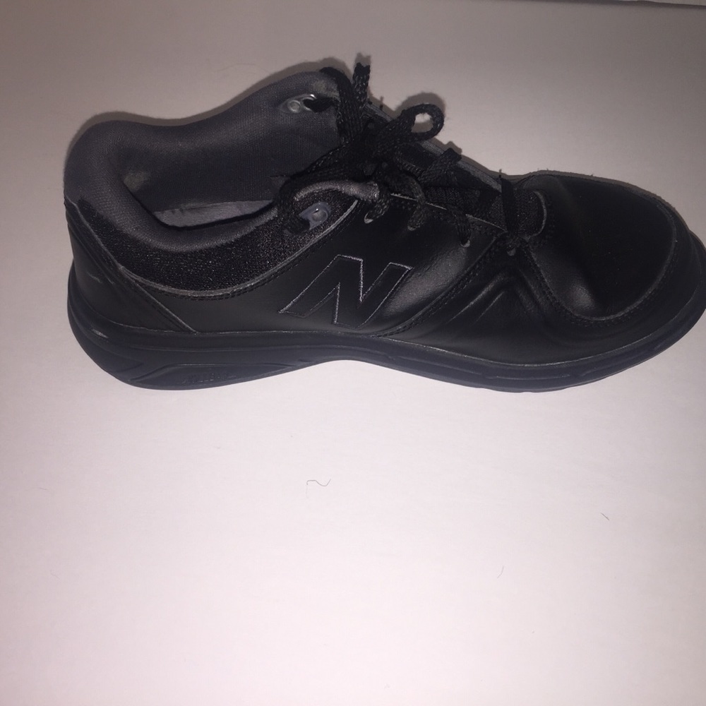 WOMEN new balance black walking sneaker 9 wide